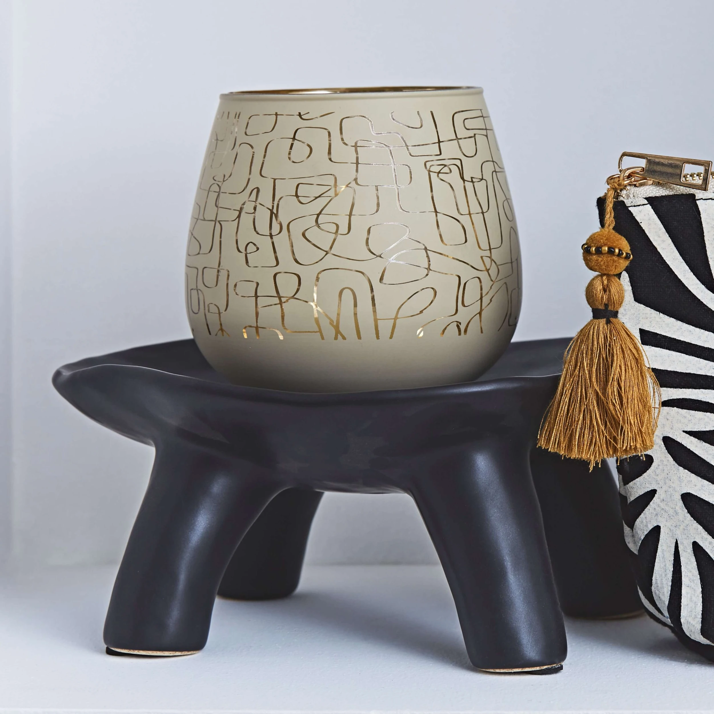 SEMA DESIGN Plateau Sur Pied En Grès Noir - Face – Image 5